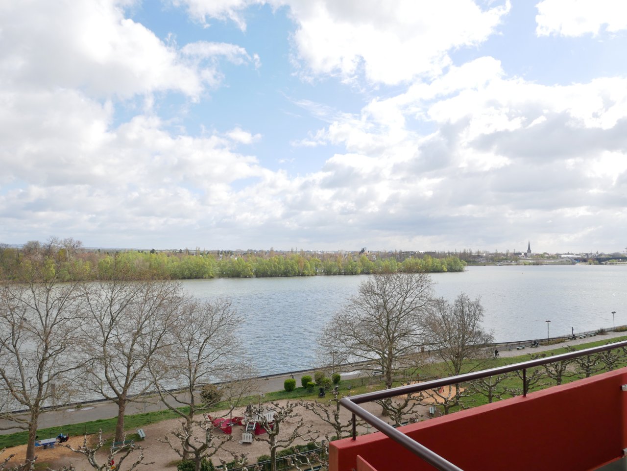 Single-Appartement mit Rheinpanorama | Mainz-Neustadt Single-Appartement mit Rheinpanorama | Mainz-Neustadt